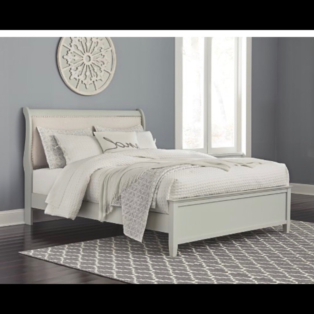 Unpholstered King Bed Frame
